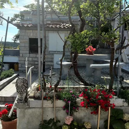 Kampor Apartments *