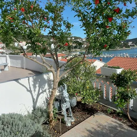 Kampor Apartments Daire *
